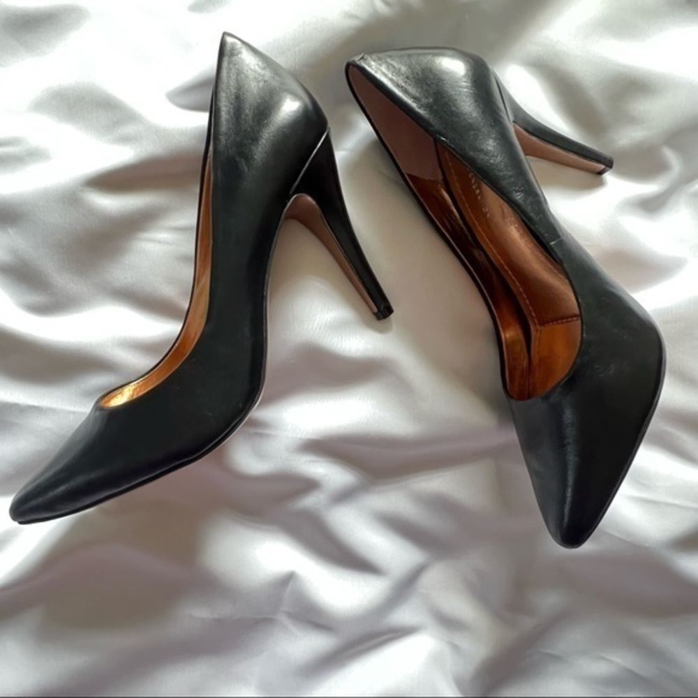 Bcbgeneration Black Leather Pointed Toe Heels 8b.… - image 4